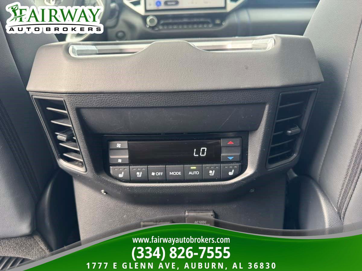 Used 2025 Toyota Sequoia Platinum AWD/4WD image 28