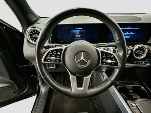 Used 2022 Mercedes-Benz GLB 250 4MATIC w/ Premium Package Lite image 18