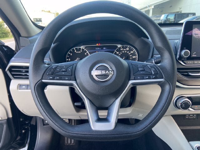 Used 2025 Nissan Altima 2.5 SV FWD image 22