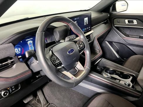 Used 2025 Ford Explorer ST-Line AWD/4WD image 10