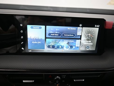 New 2025 Nissan Kicks SR image 15