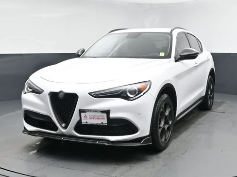 Used 2018 Alfa Romeo Stelvio Sport w/ Quick Order Package 22J Sport AWD/4WD image 24