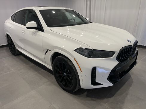 Used 2025 BMW X6 xDrive40i w/ Climate Comfort Package image 3