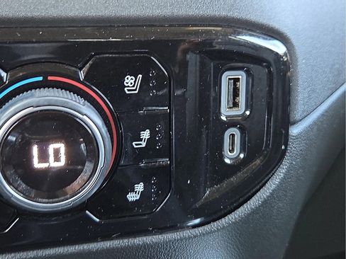 Used 2022 Chevrolet Silverado 1500 LTZ w/ LTZ Premium Package image 18