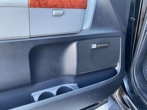 Used 2018 Toyota Sequoia Platinum image 32