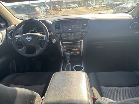 Used 2019 Nissan Pathfinder SV image 12