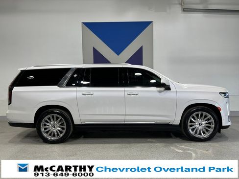 Used 2023 Cadillac Escalade ESV Premium Luxury w/ Performance Package image 4