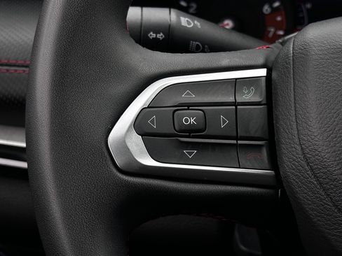 Used 2025 Jeep Compass Trailhawk AWD/4WD image 19