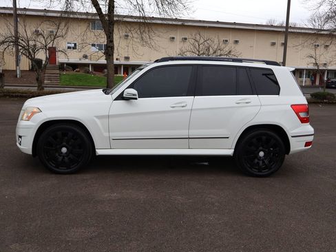 Used 2010 Mercedes-Benz GLK 350 4MATIC image 3