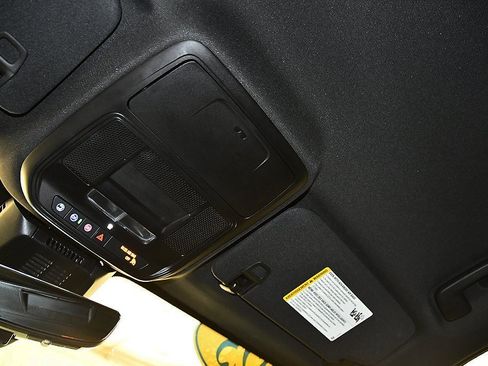 Used 2025 Chevrolet Equinox LT w/ Convenience Package II image 21