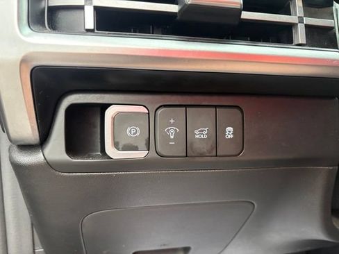 Used 2025 Hyundai Santa Fe SEL FWD image 22
