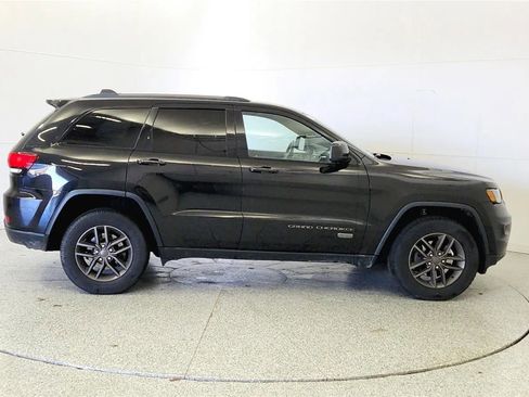 Used 2016 Jeep Grand Cherokee Laredo 75th Anniversary image 8
