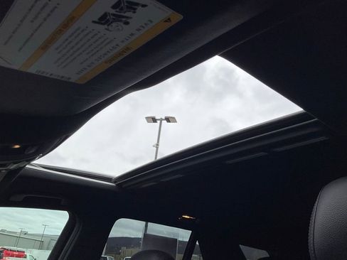 Used 2017 Mercedes-Benz GLE 350 4MATIC image 3