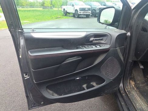Used 2018 Dodge Grand Caravan GT FWD image 19