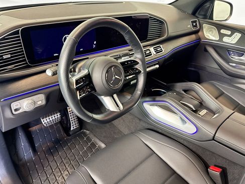 Certified 2025 Mercedes-Benz GLS 450 4MATIC image 9