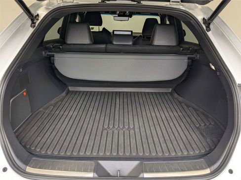 Used 2023 Toyota Venza Limited AWD/4WD image 8