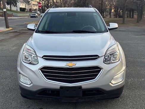 Used 2017 Chevrolet Equinox LT FWD image 2