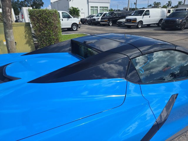 Used 2022 Chevrolet Corvette Stingray Premium Conv w/ Z51 Performance Package RWD image 17