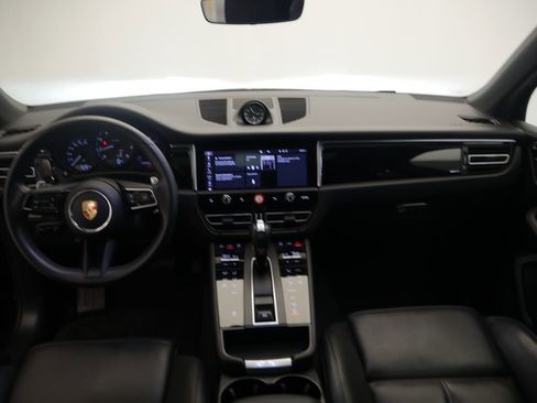 Certified 2023 Porsche Macan image 30