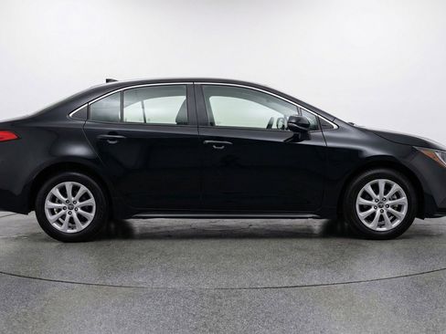 Used 2025 Toyota Corolla LE FWD image 11