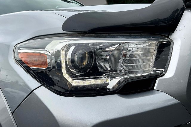 Used 2018 Toyota Tacoma Limited AWD/4WD image 33