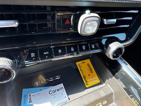 Used 2025 Chevrolet Tahoe High Country AWD/4WD image 26