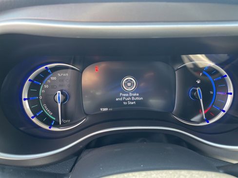 Used 2022 Chrysler Pacifica Touring-L w/ Uconnect Theater Family Group image 19