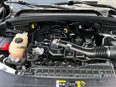 Used 2023 Jeep Grand Cherokee Altitude image 31