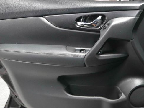 Used 2020 Nissan Rogue SV FWD image 6