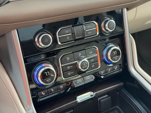 Used 2024 GMC Yukon Denali w/ Advanced Technology Package image 38