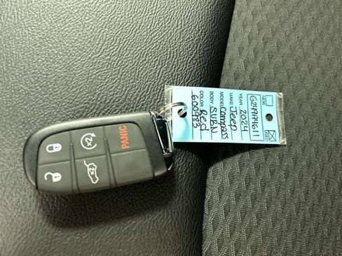 Used 2024 Jeep Compass Latitude w/ Convenience Group image 12