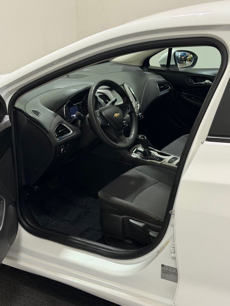 Used 2017 Chevrolet Cruze LS FWD image 8