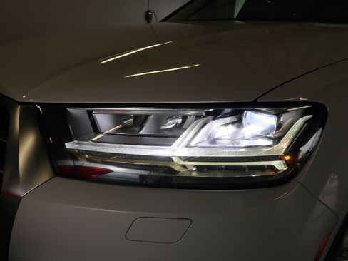 Used 2017 Audi Q7 3.0T Prestige AWD/4WD image 47