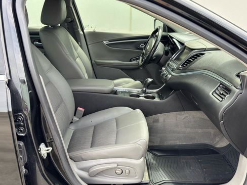 Used 2019 Chevrolet Impala LT FWD image 14
