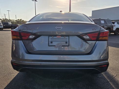 Used 2024 Nissan Altima 2.5 SV image 6