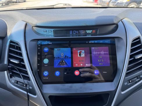 Used 2015 Hyundai Elantra SE image 17