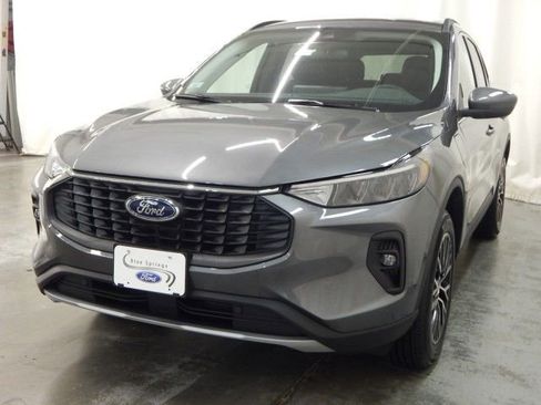 Used 2025 Ford Escape SE image 8