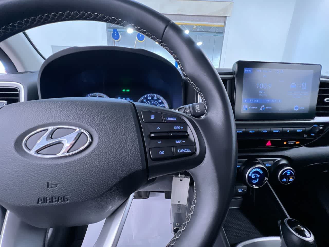 Used 2022 Hyundai Venue SEL FWD image 21