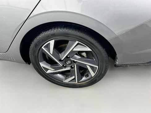 Used 2025 Hyundai Elantra SEL image 11