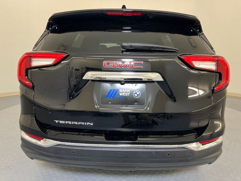 Used 2024 GMC Terrain SLT image 10