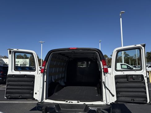 Used 2024 GMC Savana 2500 w/ Driver Convenience Package image 28
