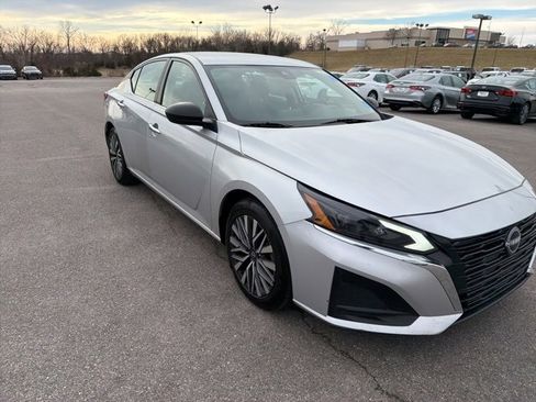 Used 2024 Nissan Altima 2.5 SV image 8