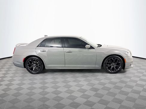 Used 2019 Chrysler 300 S w/ S Model Appearance Package RWD image 8