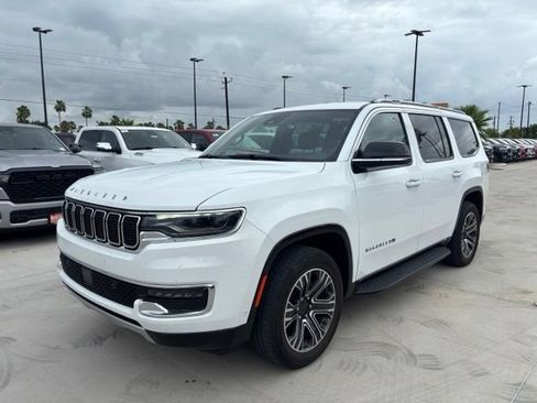 Used 2024 Jeep Wagoneer Series II w/ Flexible Seating Group RWD image 3