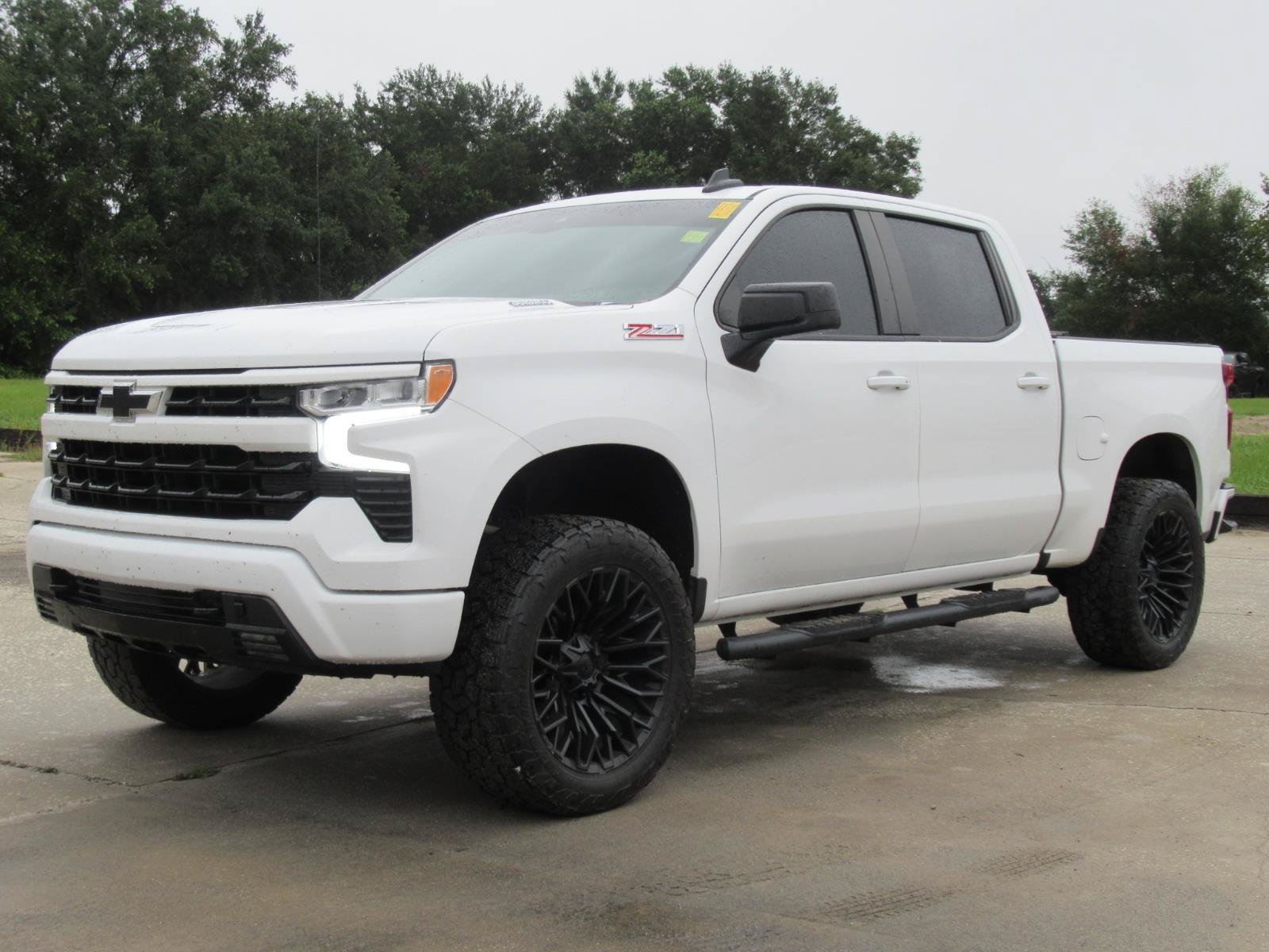 Used 2024 Chevrolet Silverado 1500 RST w/ Convenience Package II AWD/4WD image 2