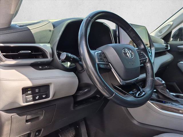 Used 2021 Toyota Highlander Platinum FWD image 11