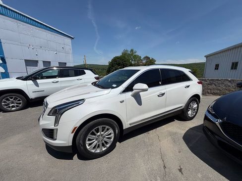 Used 2019 Cadillac XT5 FWD image 2