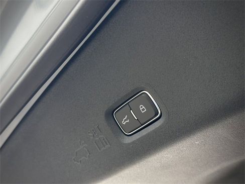 New 2025 Lincoln Navigator Reserve w/ Jet Appearance Package image 12