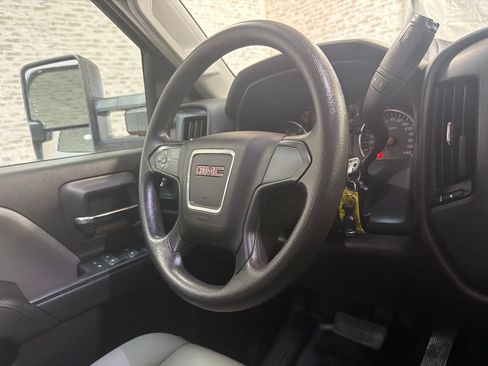 Used 2018 GMC Sierra 3500 4x4 Crew Cab w/ Sierra Convenience Package image 17