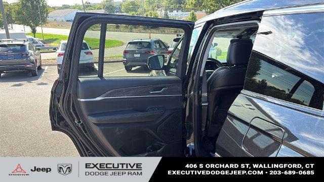Used 2023 Jeep Grand Cherokee L Limited AWD/4WD image 22